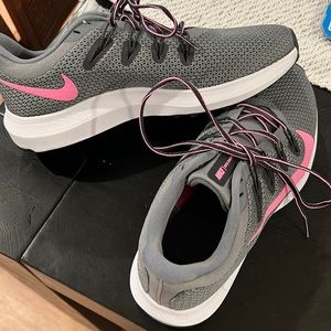 Womens nike quest